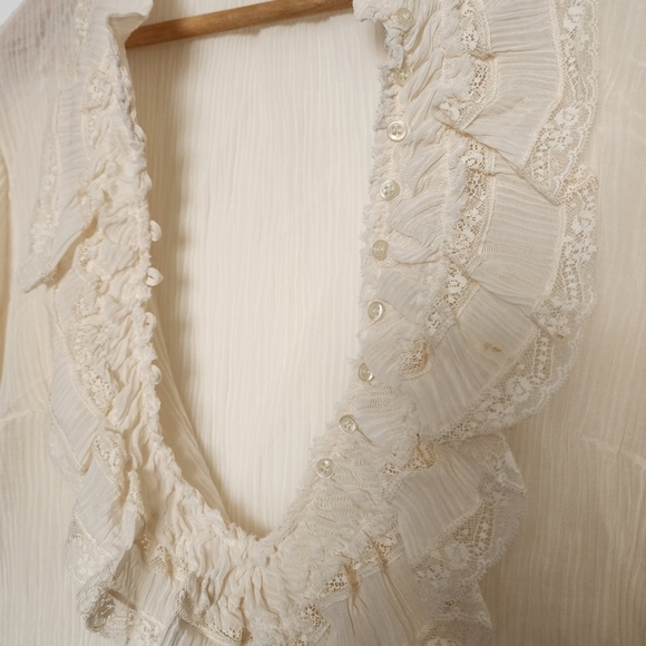 Zara creme ruffled vneck buttondown longsleeve top - Picture 3 of 10